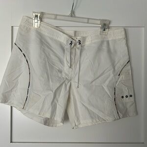 NWT BURBERRY WHITE SHORTS